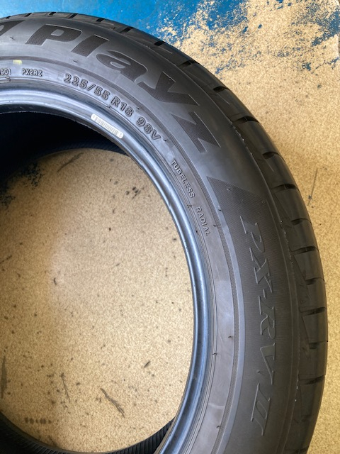 完売)(中古タイヤ)極上品 2022年製☆225/55R18 98V ブリヂストン